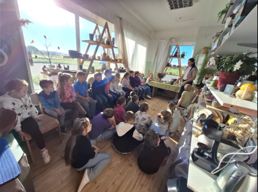 Nodarbība keramikas darbnīcā “Māla stāsti: no idejas līdz mākslas darbam”