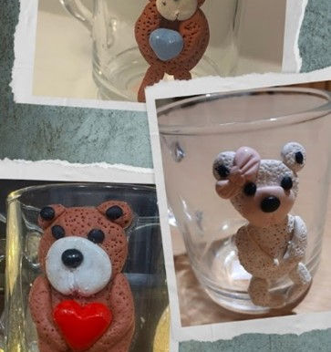 Roku darbs, kas silda: skolēni veido personalizētas krūzītes