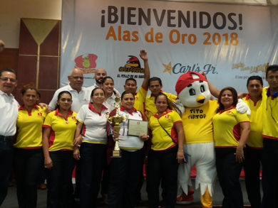 Deli Pollo S.A. premia la dedicación y esfuerzo de sus colaboradores