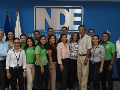 Denis Martínez visita INDE
