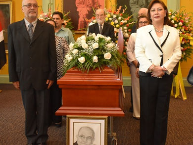 Magistrados de la CSJ rinden homenaje al Padre Miguel D’Escoto