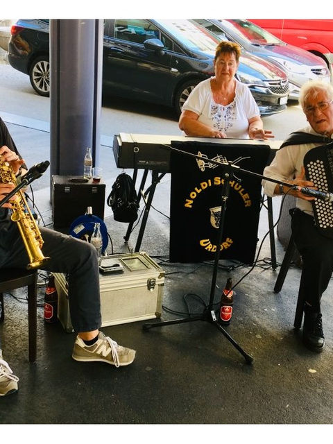 Das Trio Noldi Schuler spielt beschwingte Musik – bis weit über 23 Uhr hinaus
