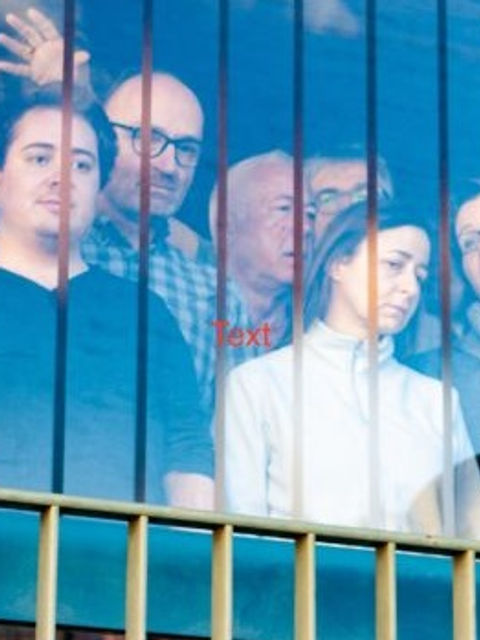 12 Personen hinter schwedischen Gardinen: Wer ist der Mörder? Die Mörderin?
