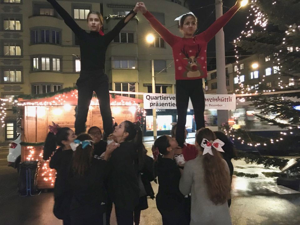 Hoch hinaus mit den Fire Allstars Cheerleaderinnen