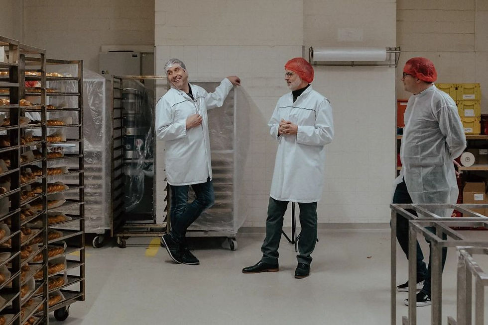 Degustation bei Kleiner mit (v.l.) Gottfried Keller, Andreas Hopp und Flurin Capaul (Fotos Silas Zindel) 