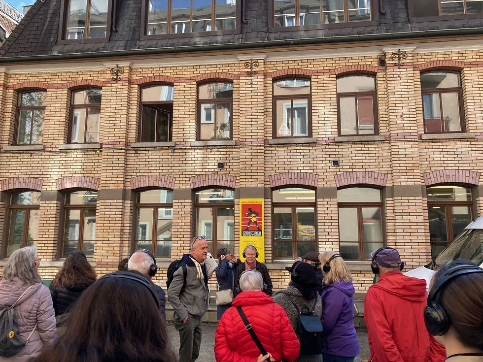 Möbelhaus «Individum» in einem Innenhof