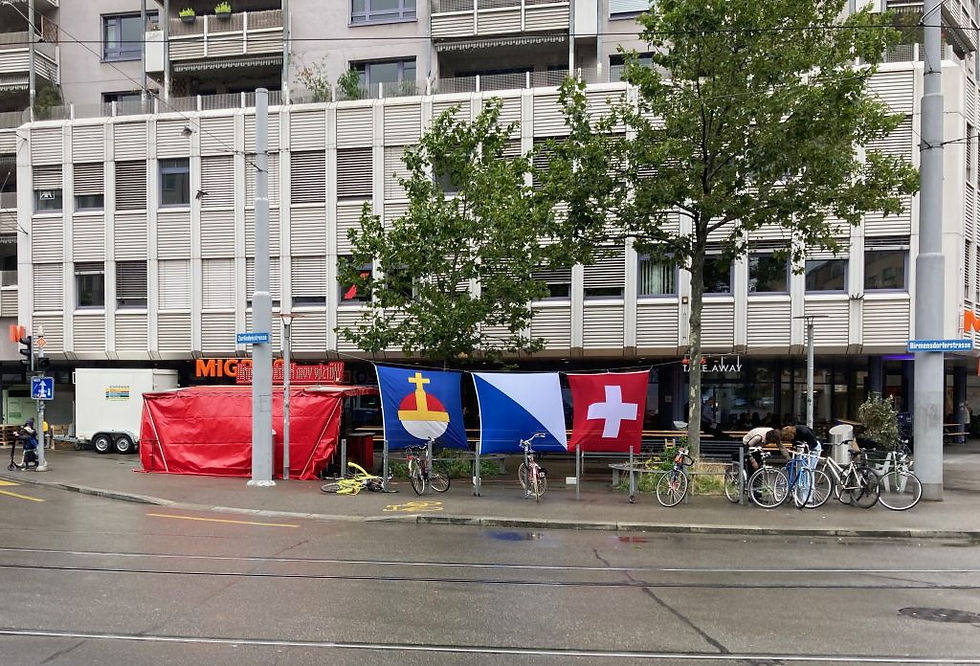 Die Wiediker, die Zürcher und die Schweizer Flagge sind gespannt