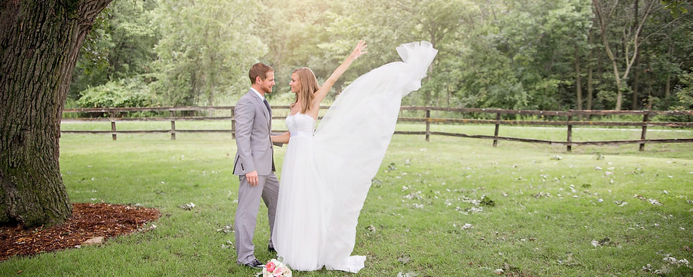 wedding couple under tree