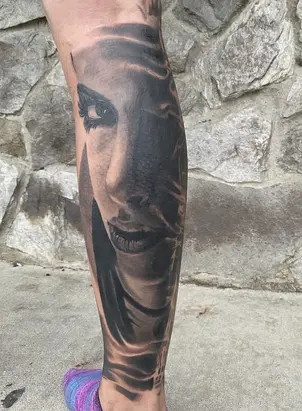 eddie back of britt leg.webp