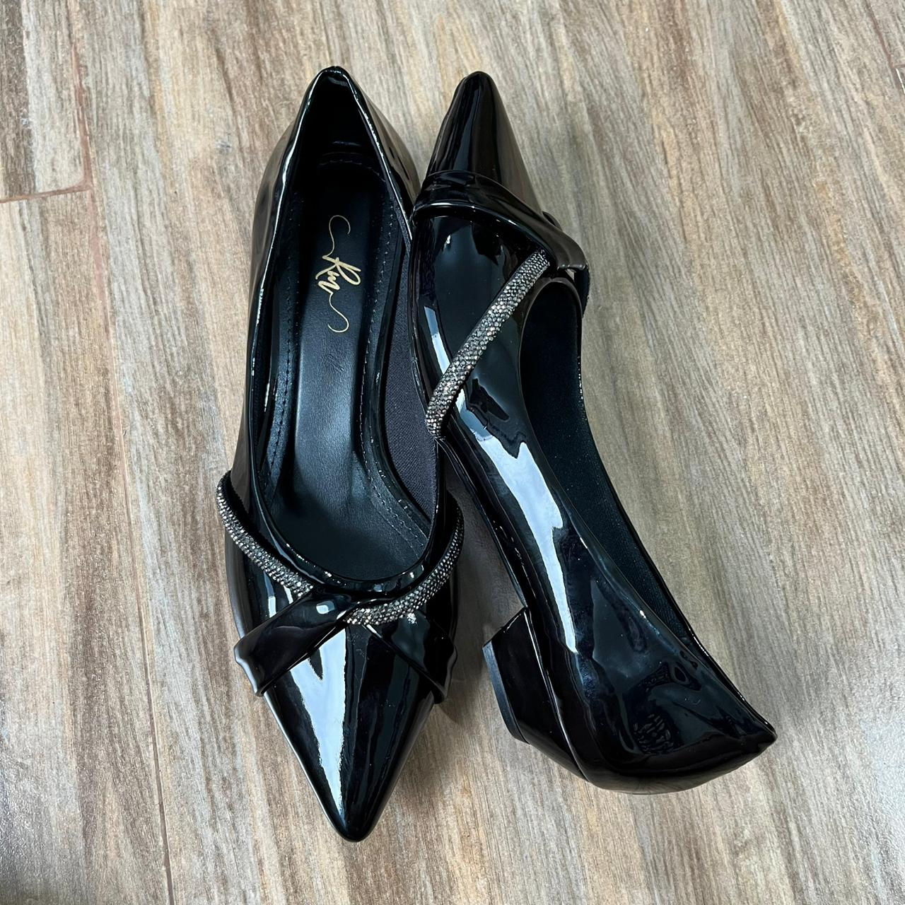 Scarpin Preto c/ Tira - Salto Bloquinho 2cm /Salto baixo/Scarpin de Salto