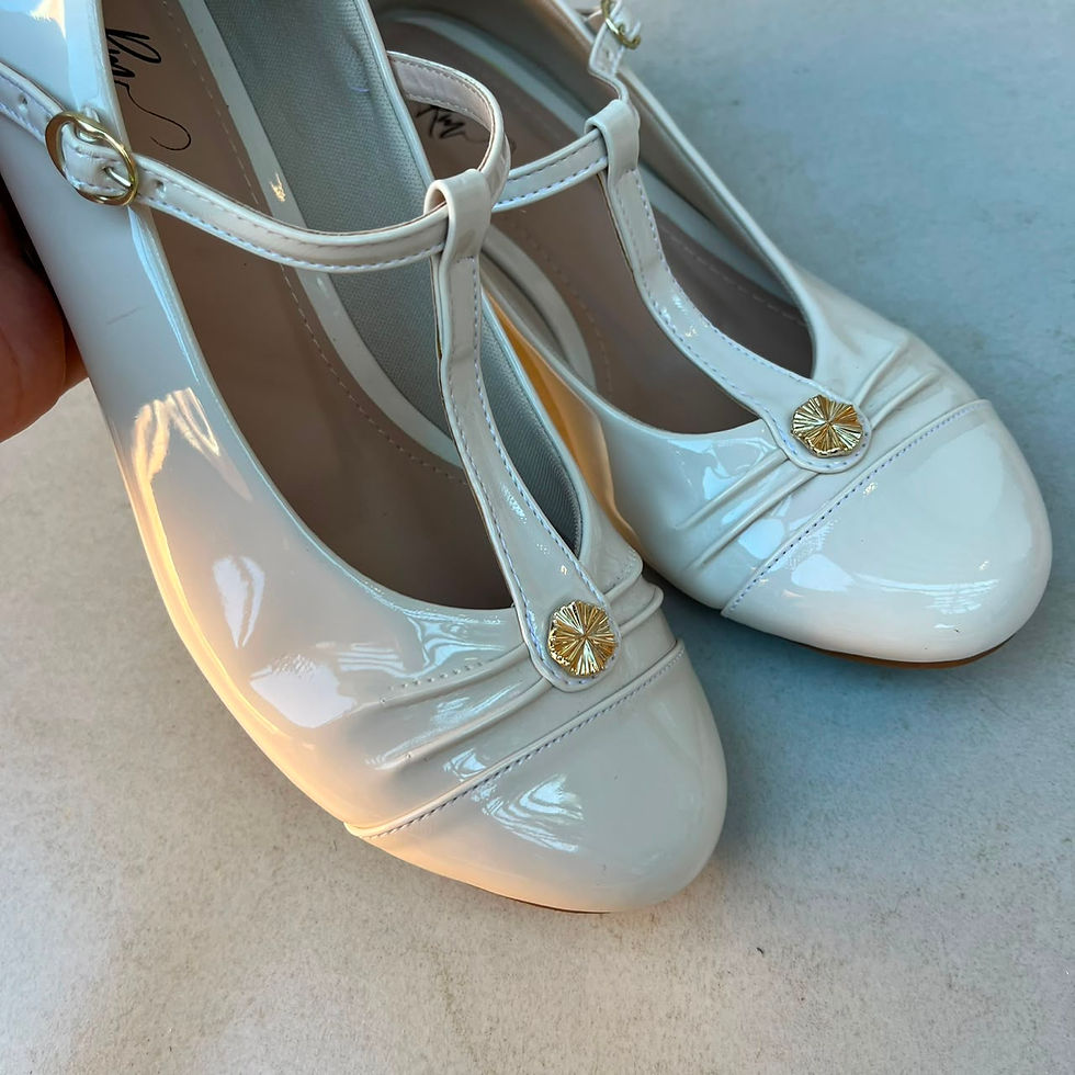 Miniatura: Scarpin Off White Bico Redondo c/ Fivela - Salto Bloquinho 2cm