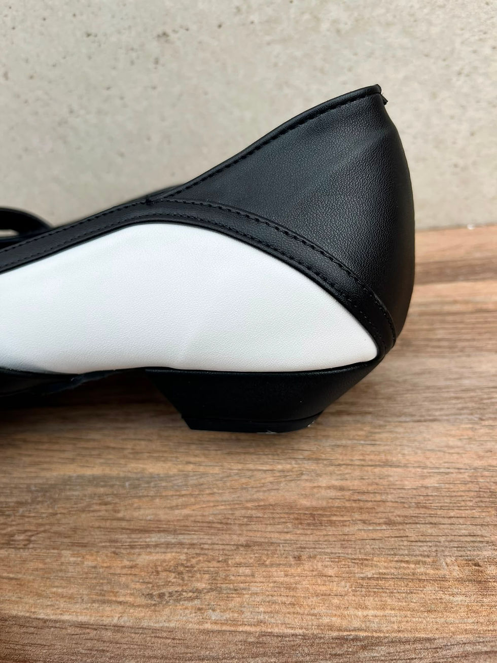 Miniatura: Scarpin Branco c/Preto Fivela - Salto Bloquinho 2cm