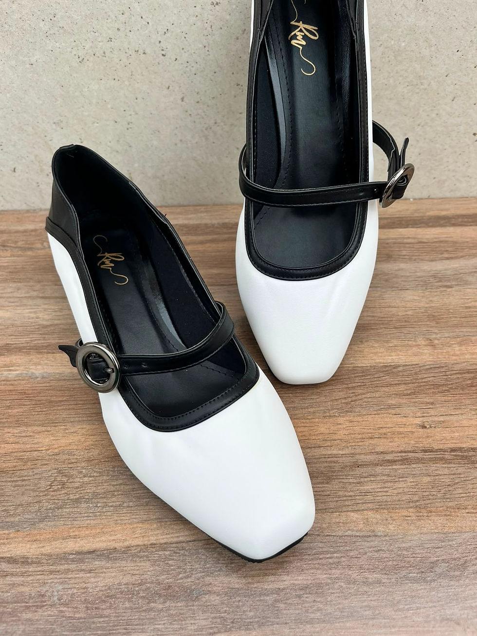 Miniatura: Scarpin Branco c/Preto Fivela - Salto Bloquinho 2cm