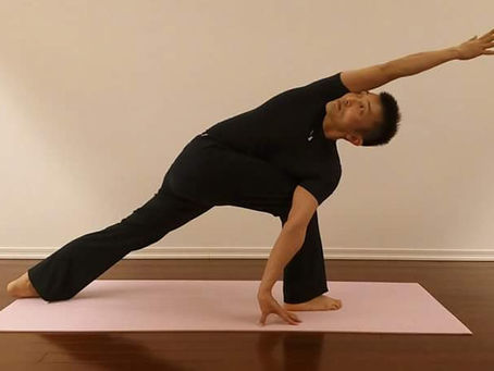 ☆ 4 月のスペシャルヨガレッスンのお知らせ ☆