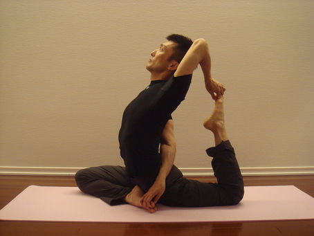 ☆ 5 月のスペシャルヨガレッスンのおしらせ ☆