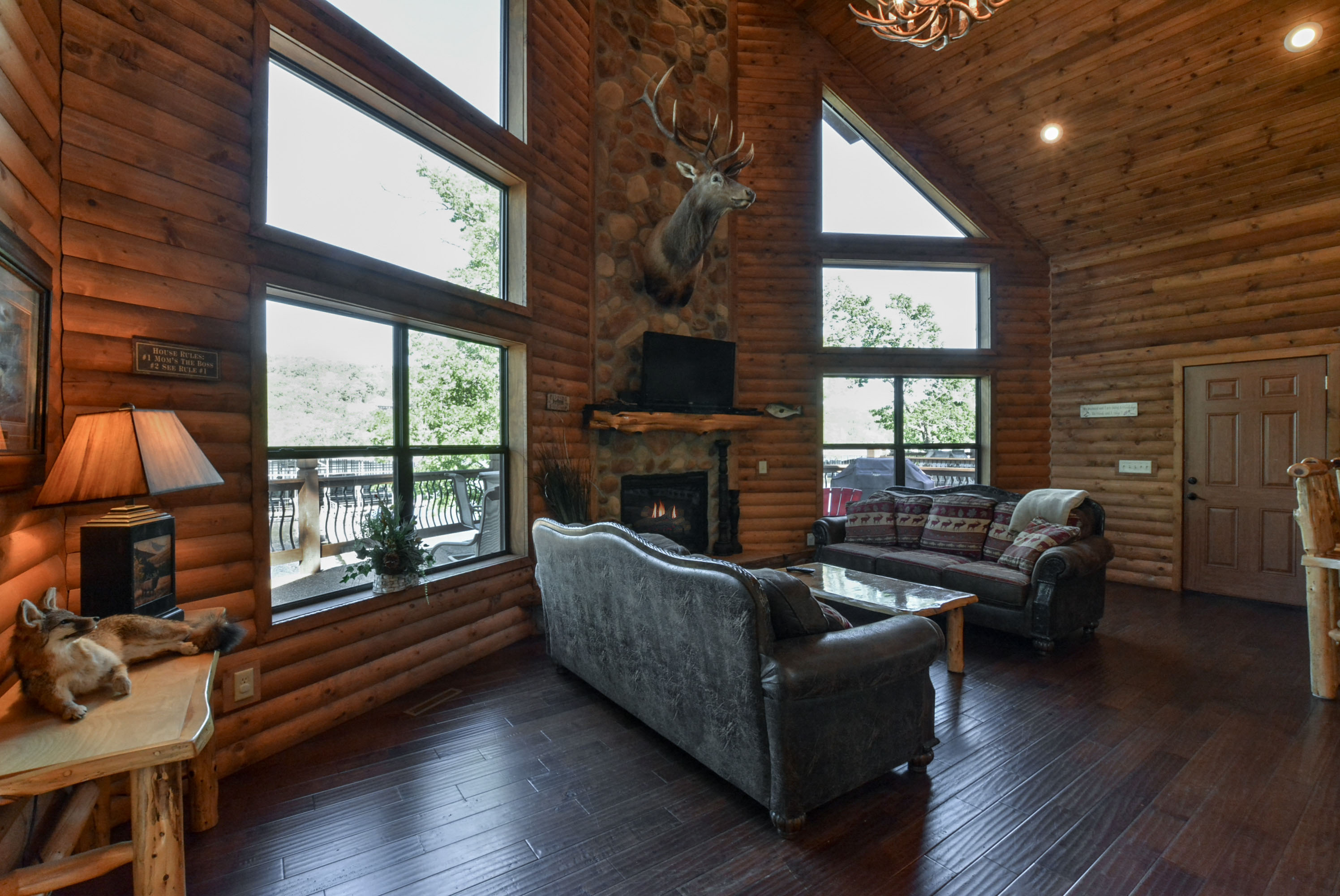 Five Bedroom Chalets Chaletsontablerock