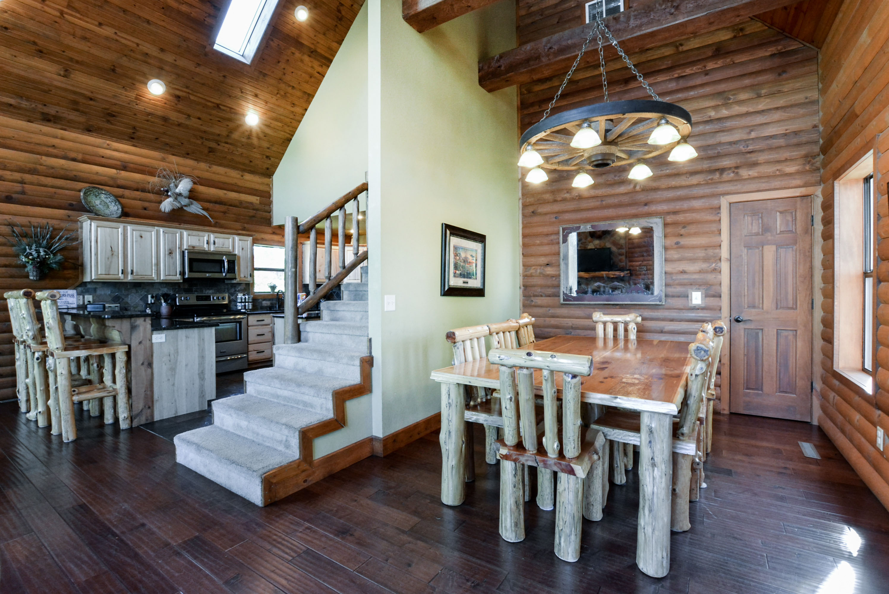 Five Bedroom Chalets Chaletsontablerock