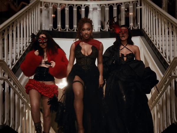 FLO-InMyBagft.GloRillaOfficialMusicVideo-ezgif.com-video-to-gif-converter.gif