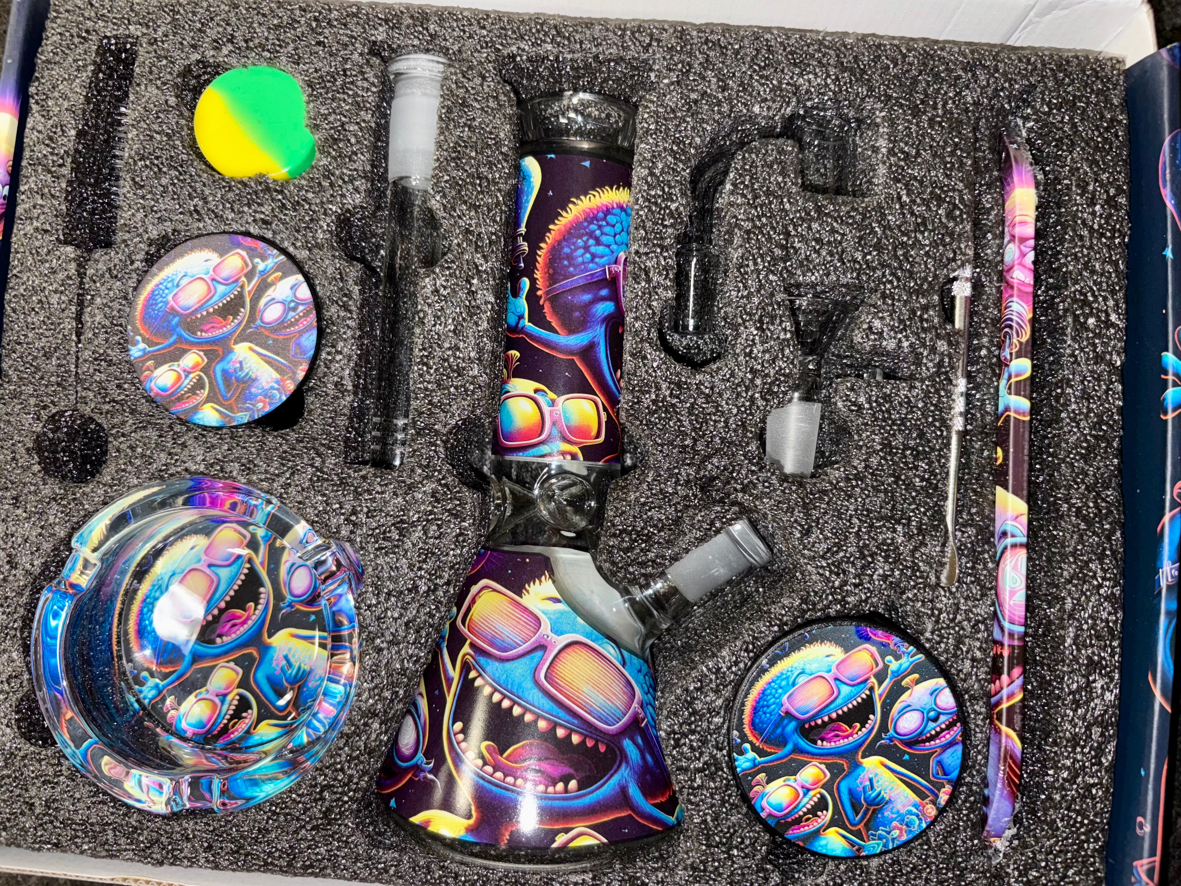Trippy Monster Glass Bong Set – Complete Smoking Kit