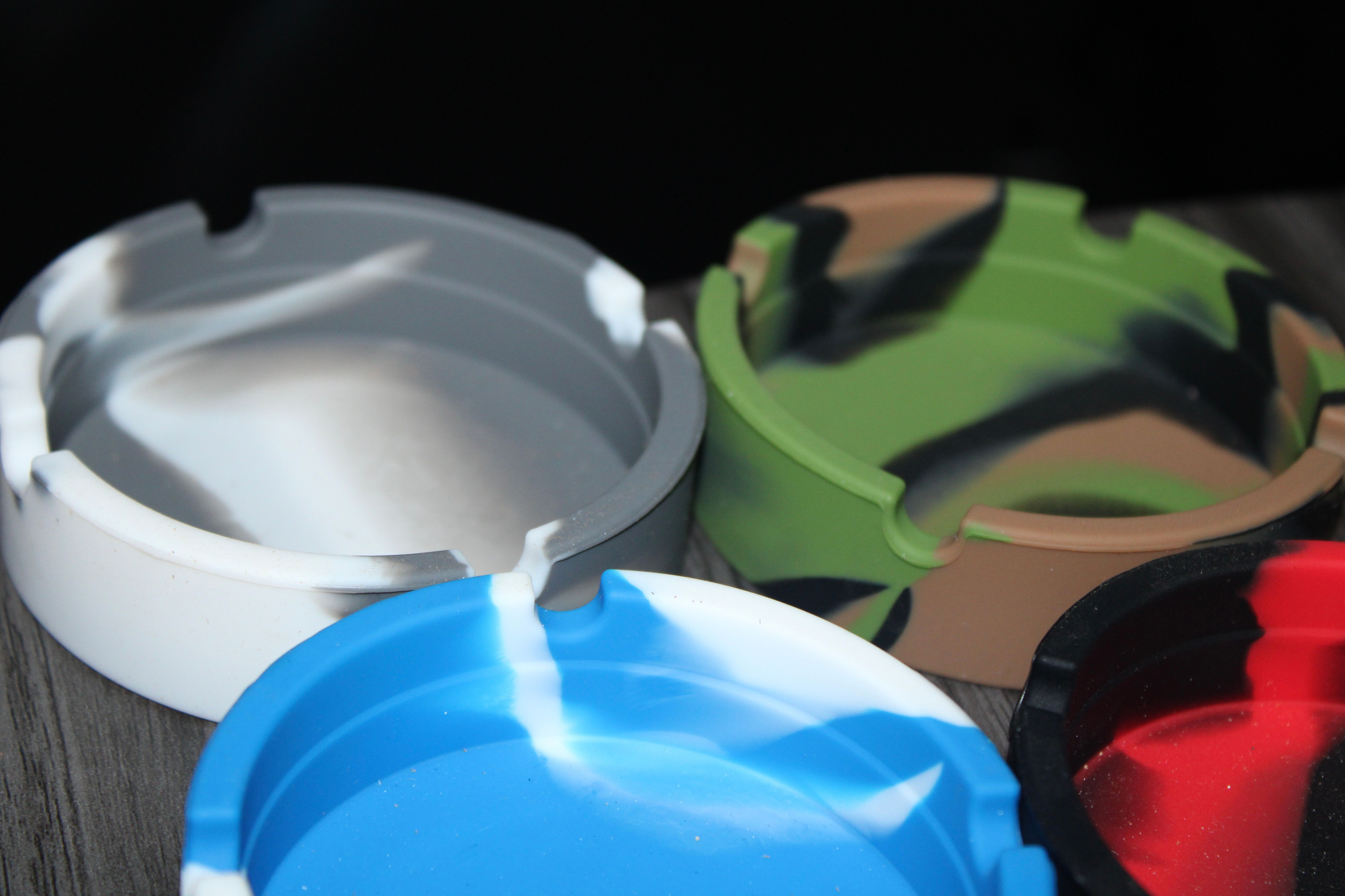 Silicone Ashtray – Heat-Resistant, Unbreakable (Multiple Colors)