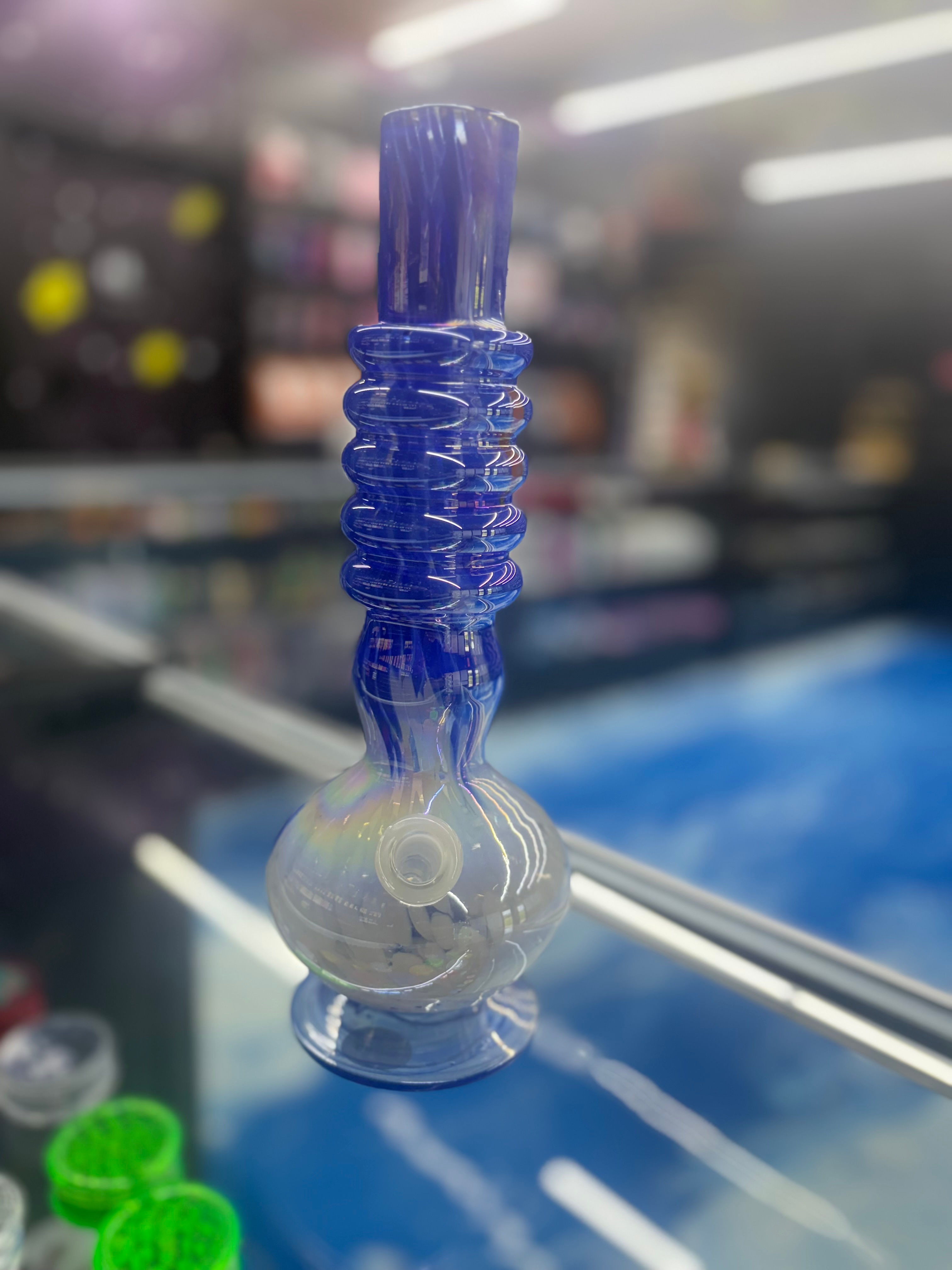 Midnight Green Glass Water Pipe – Handcrafted Classic Bong