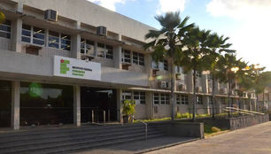 IFPE abre concurso com 100 vagas para professores em diversas áreas; salários chegam a R$ 13 mil
