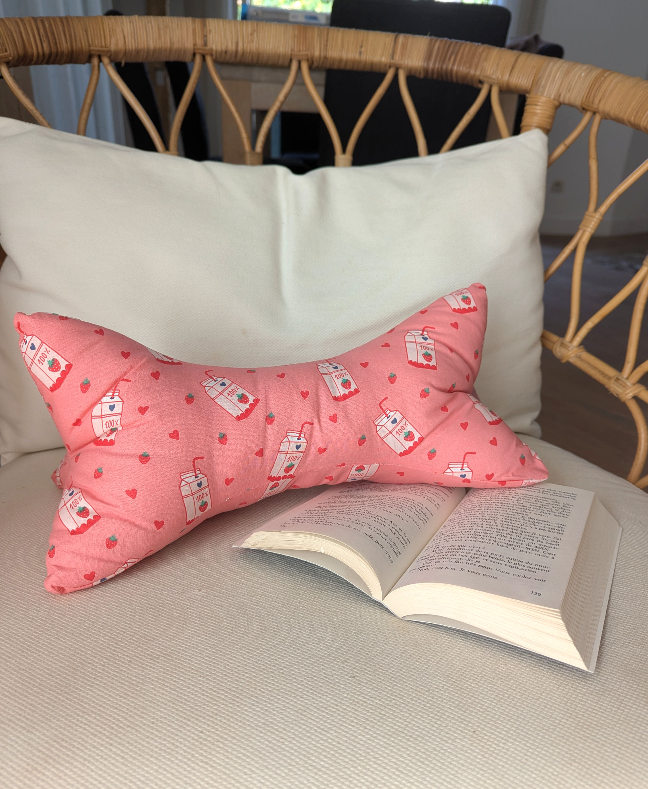 Coussin de lecture "Lait fraise"
