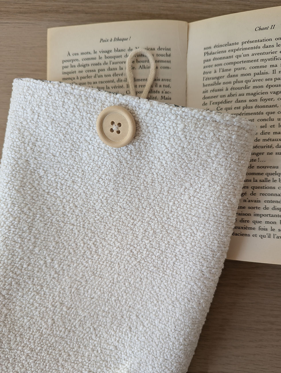 pochette à livre blanche moelleuse matelassée 