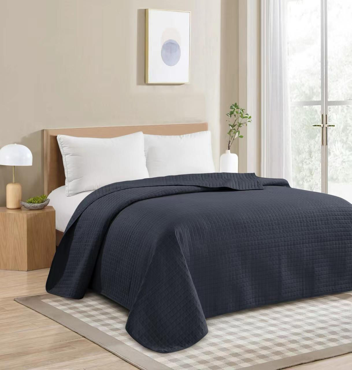 שמיכת קיץ מפנקת צבע שחור Via