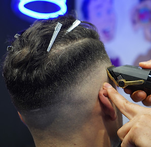 Professionelle Beratung, perfekter Haarschnitt, Föhnen und Stylen