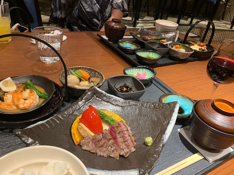 夜景🌃の見える席😄で、美味しい食事🥩をしながら、ももさんとたくさん話しをしました。二人はクラスが違い、なかなかじっくり話す機会がないので、家🏠の話しや、私が上京した時✈️の話し等プライベート㊙️なことを、ここぞとばかりに、聞いたり話したりして、とても楽しい時間でした😌
