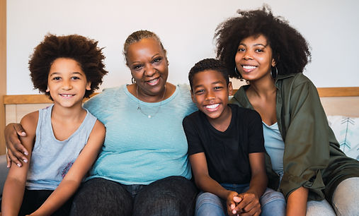 grandmother-mother-children-photo mego-studio - www.freepik.com.jpg