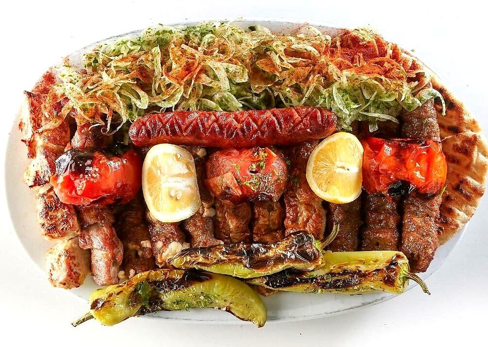 Μερ. Προεδρική με 3 σούβλες κεμπάπ, 3 σούβλες κασερλί κεμπάπ, 3 σούβλες κοτόπουλο κεμπάπ, 1 σις κοτόπουλο, 1 σις χοιρινό, μοσχαρίσιο λουκάνικο | Instagram Ο πρόεδρος