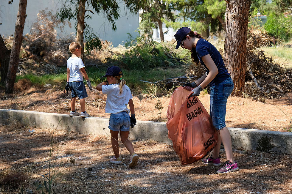 Η εθελόντρια WLM Κασσάνδρα Κουσούλη υπεύθυνη περιβάλλοντος μαζί με μικρούς εθελοντές