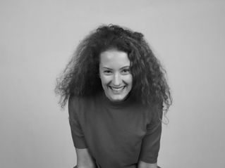 Interview: Η Ασημίνα Αναστασοπούλου μας μιλά για την παράσταση «Καρυάτιδα»