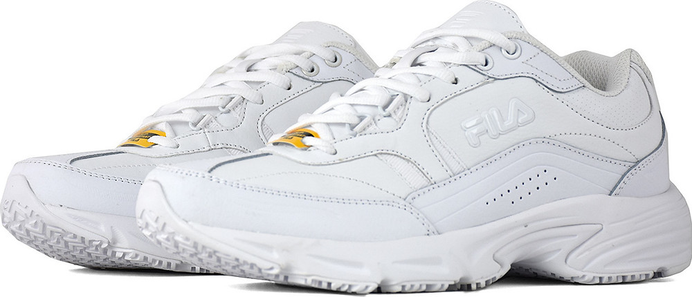 λευκό αθλητικό, όπως τα Fila SS21 Training Memory Workshift που υπάρχουν διαθέσιμα στο κατάστημα Oh My Tags, στη Ν.Μάκρη