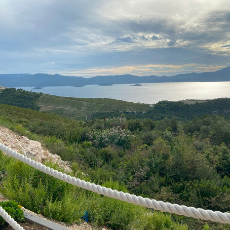 Dubrovnik und die Berge verstecken sich hinter dichten Regenwolken Tag08