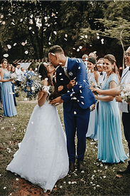bride-and-groom-kissing