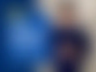 A mindset coach standing confidently beside text reading “New Year. Same Mindset. Old Patterns?”, representing resilience, mental clarity, and upgrading mental patterns for 2026 goals.