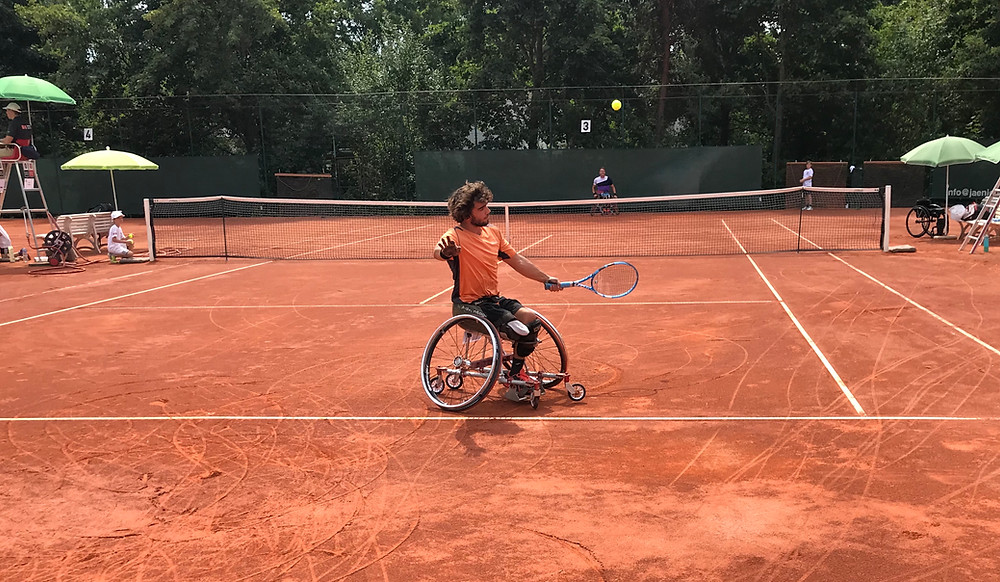 Spanish Wheelchair Tennis Top Player Daniel Caverzaschi. Interview with Parasports World.