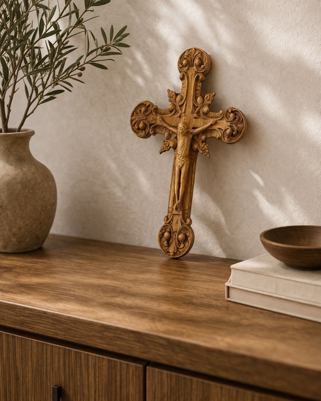 Cruce Iisus Hristos - sculptată in lemn masiv