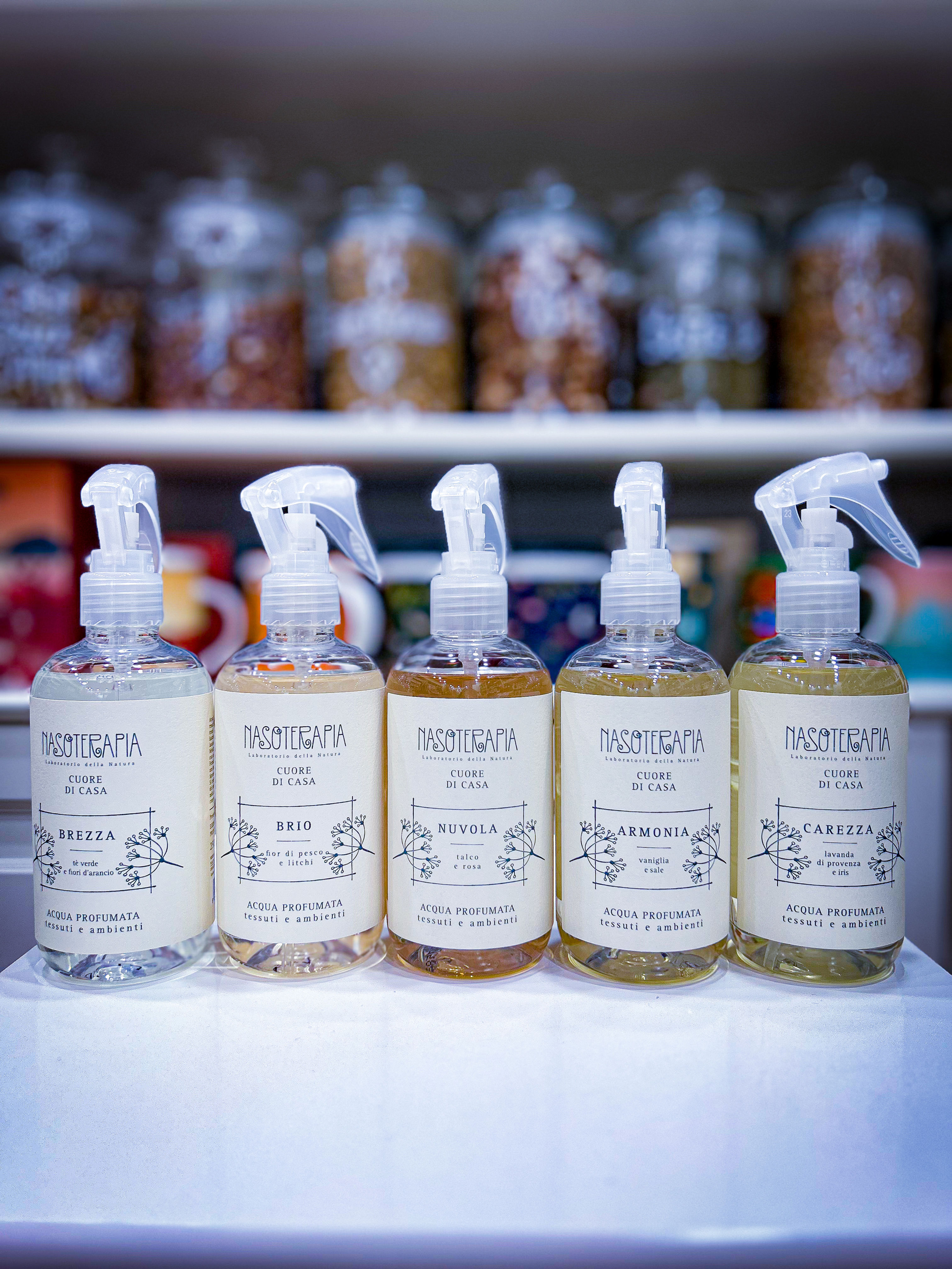 Acqua profumata tessuti e ambienti