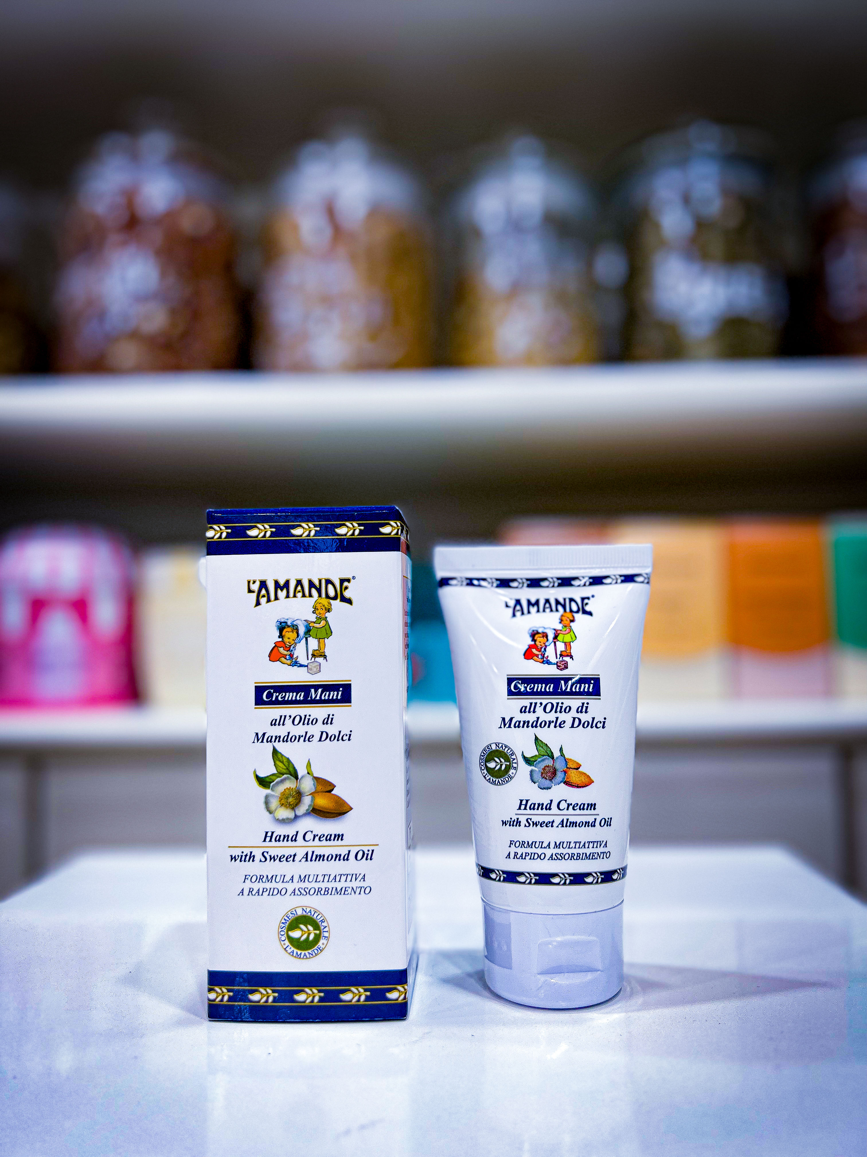 Crema mani all'olio di mandorle dolci