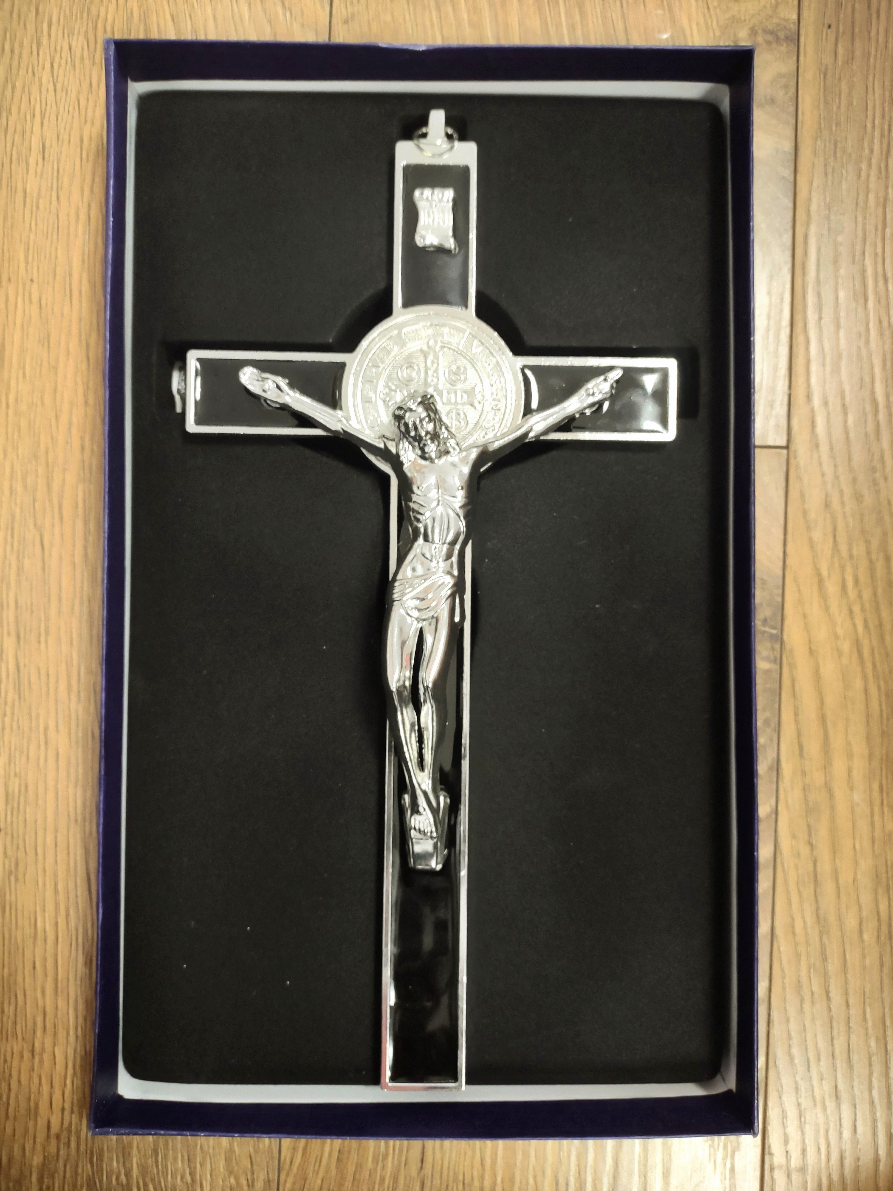 Cruz Metal Negra San Benito Plata