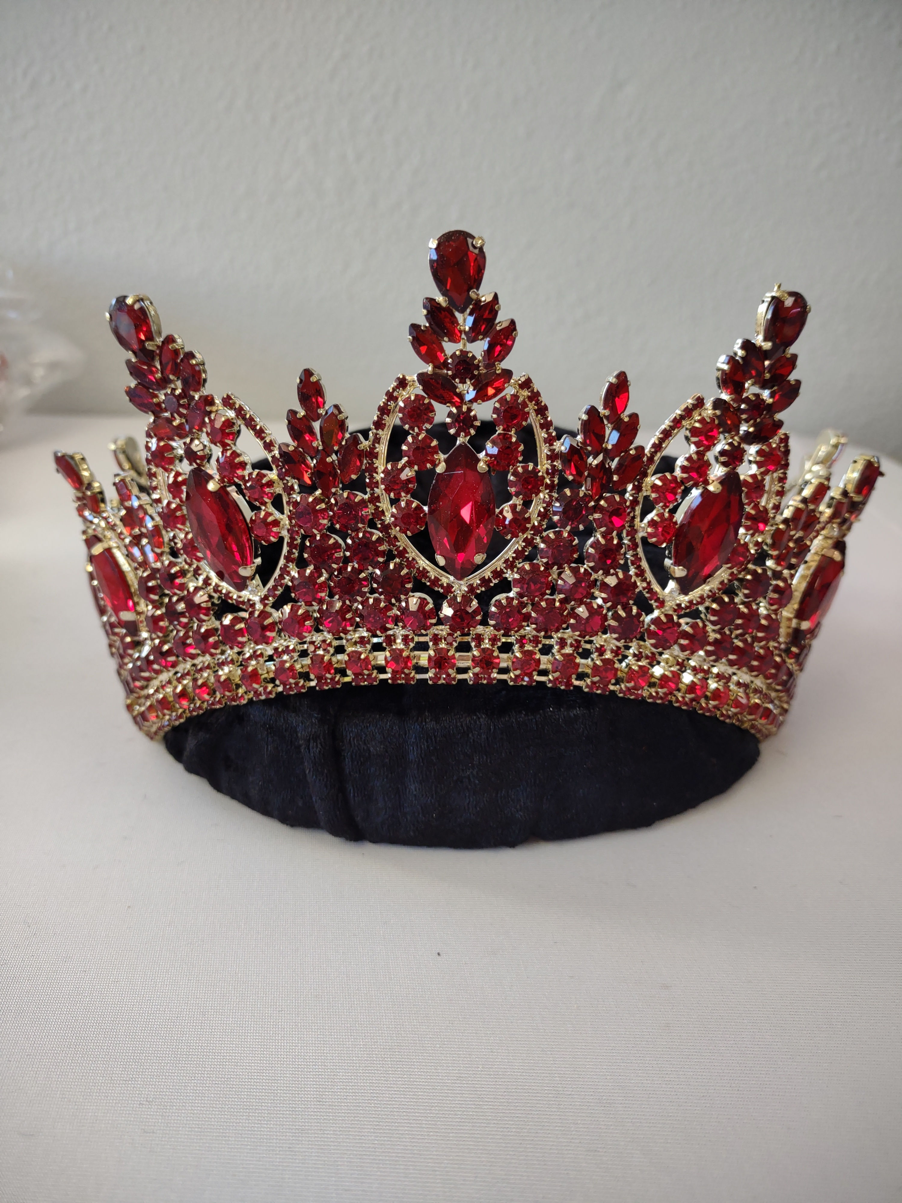 Corona Rojo Oscuro (1264)