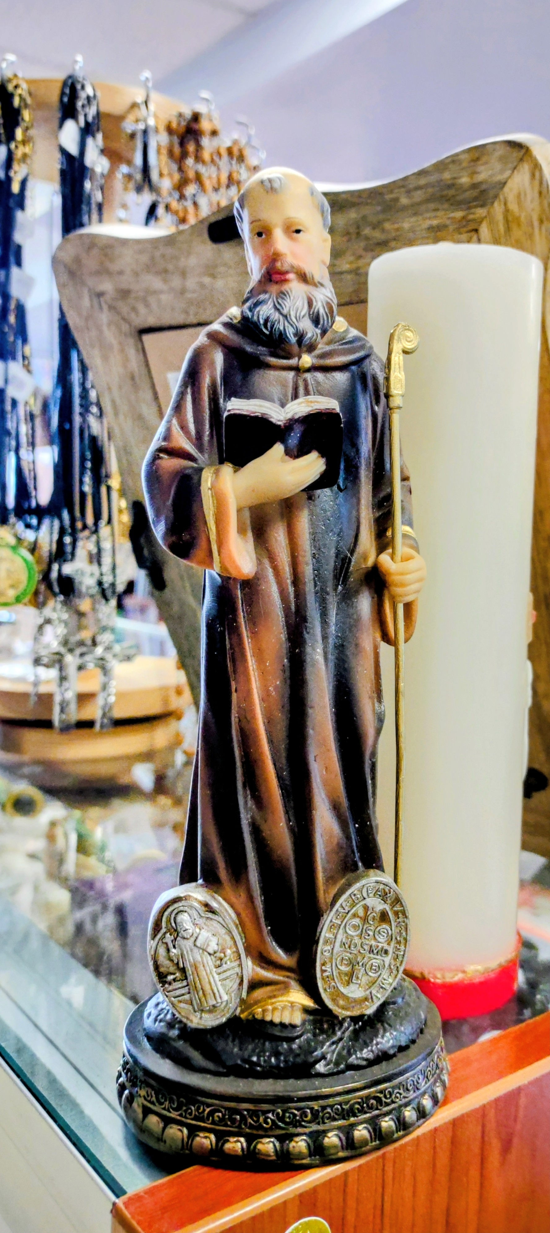 Estatua San Benito Cafe 8"