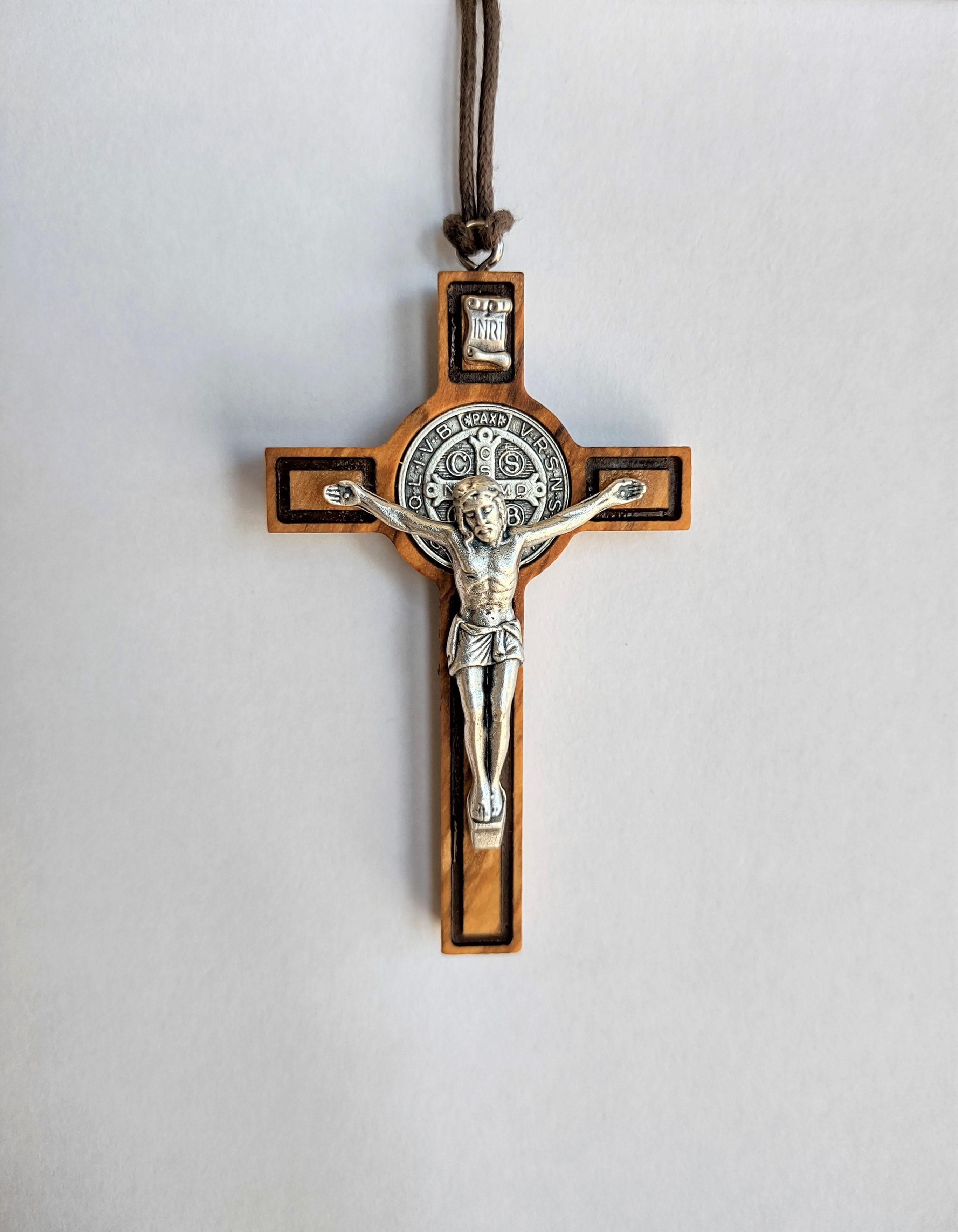 Colgante Crucifijo S. Benito Madera