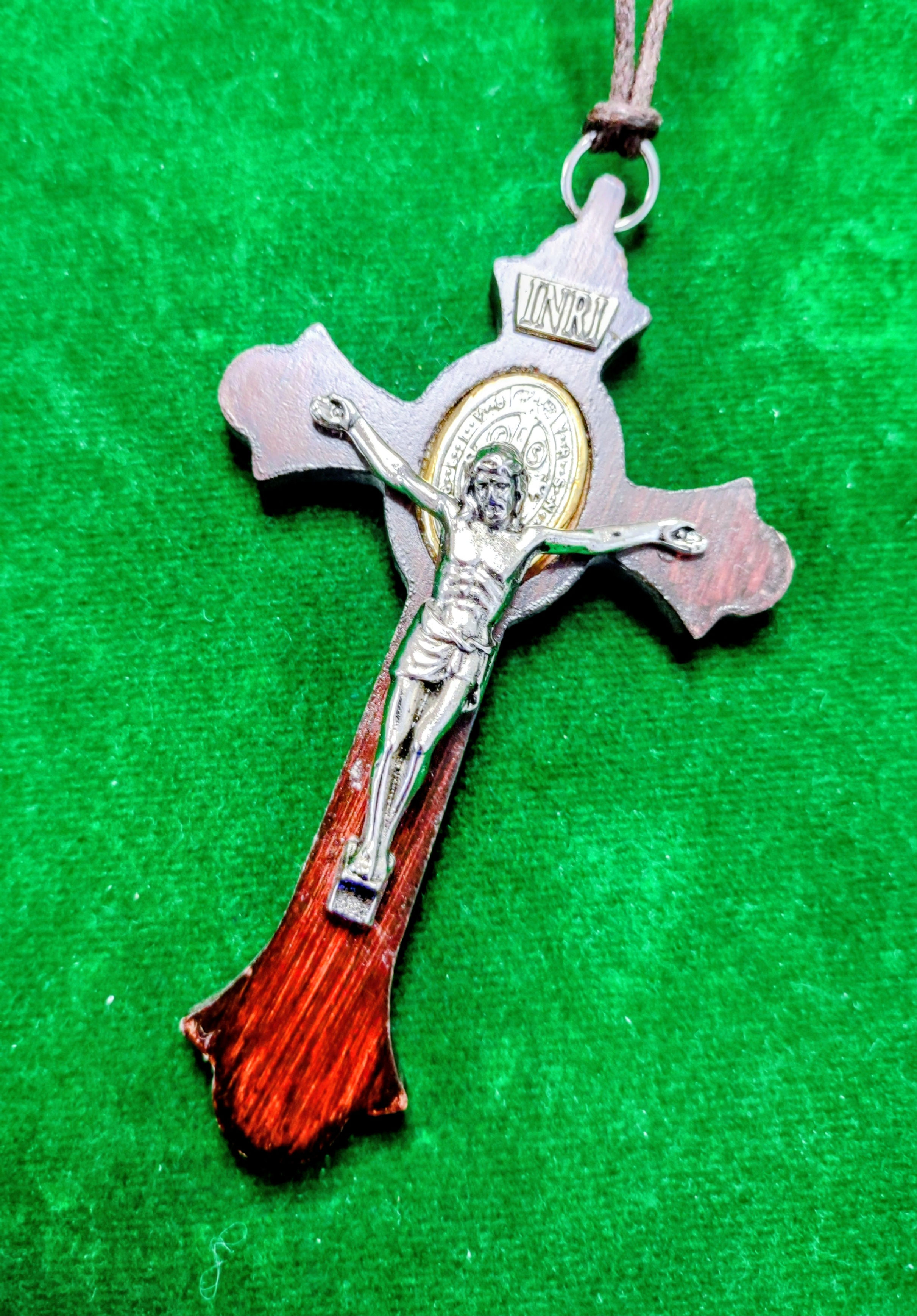 Cruz Madera San Benito y Cristo