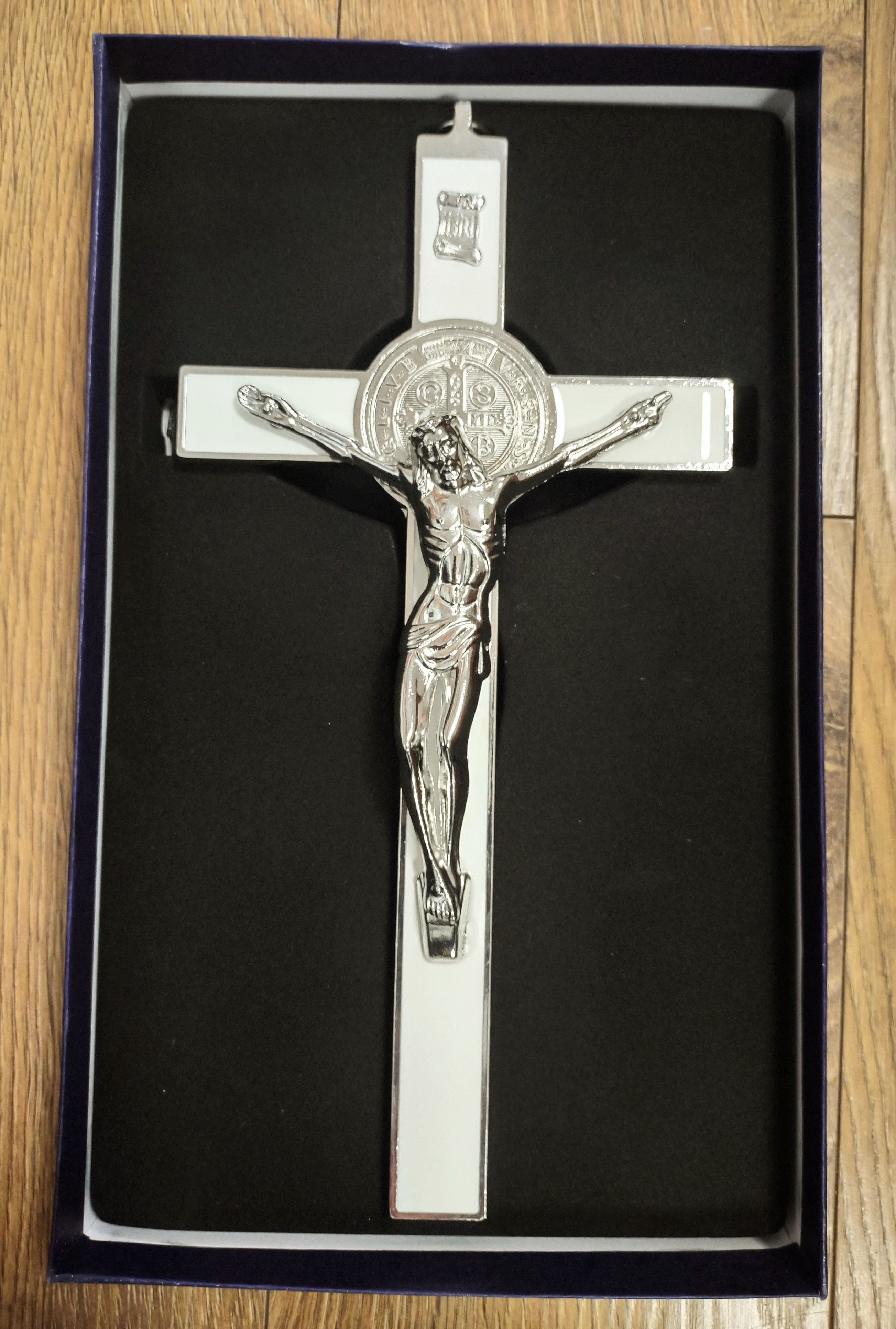 Cruz Metal Blanca San Benito Plata