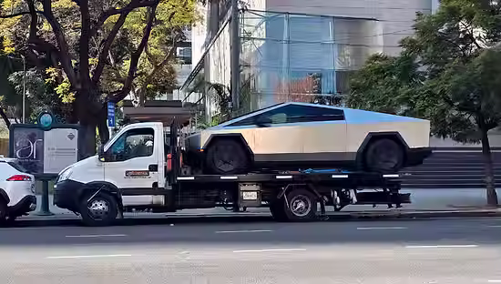 Llegaron dos Cybertruck a la Argentina por importación directa